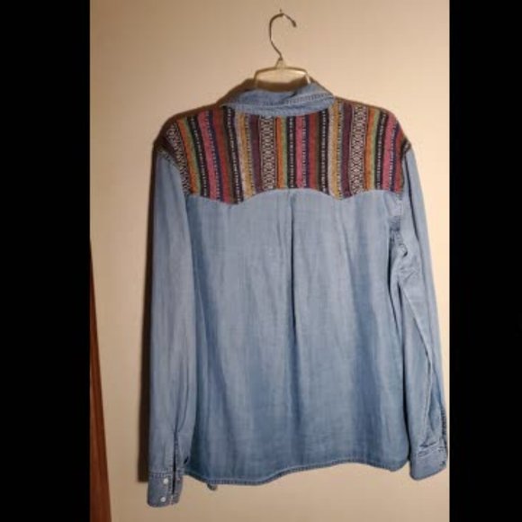 Funky chambray button down/ lightweight "shacket" - Picture 4 of 8